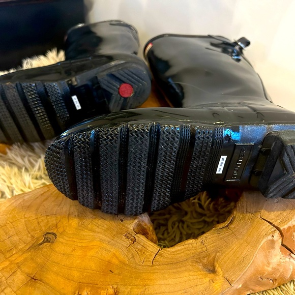 Hunter tall rain boots! ✌️ - Picture 3 of 4